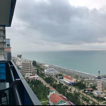 באטומי Lamar Hotel מראה חיצוני תמונה