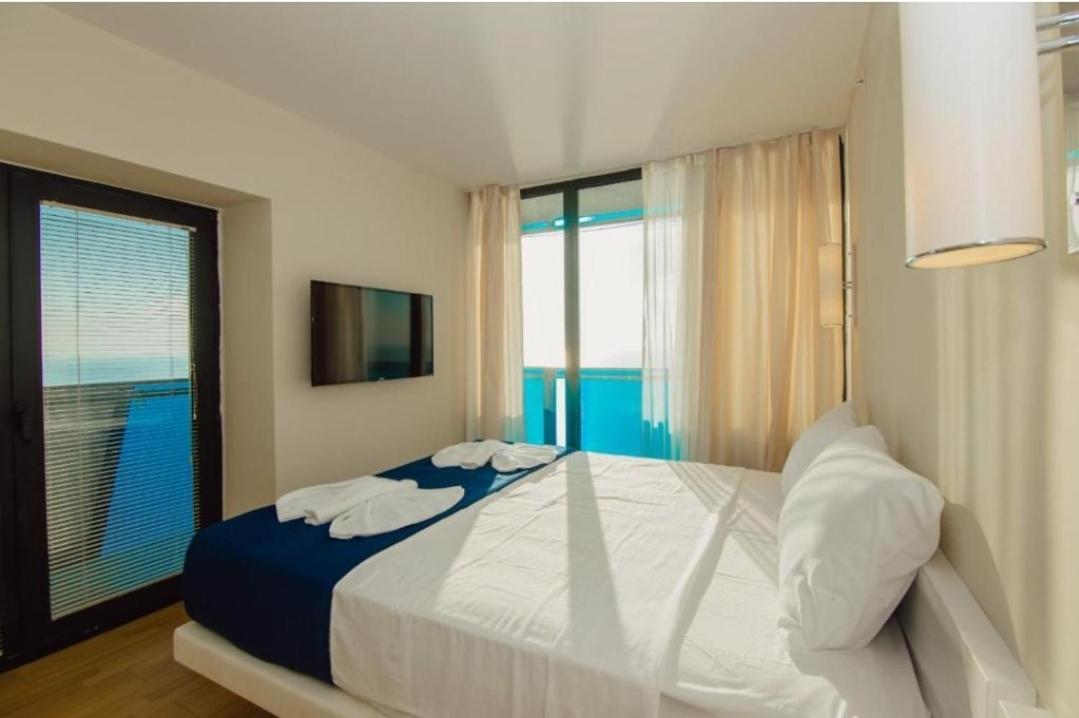 באטומי Lamar Hotel מראה חיצוני תמונה