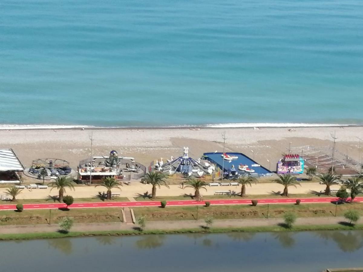באטומי Lamar Hotel מראה חיצוני תמונה