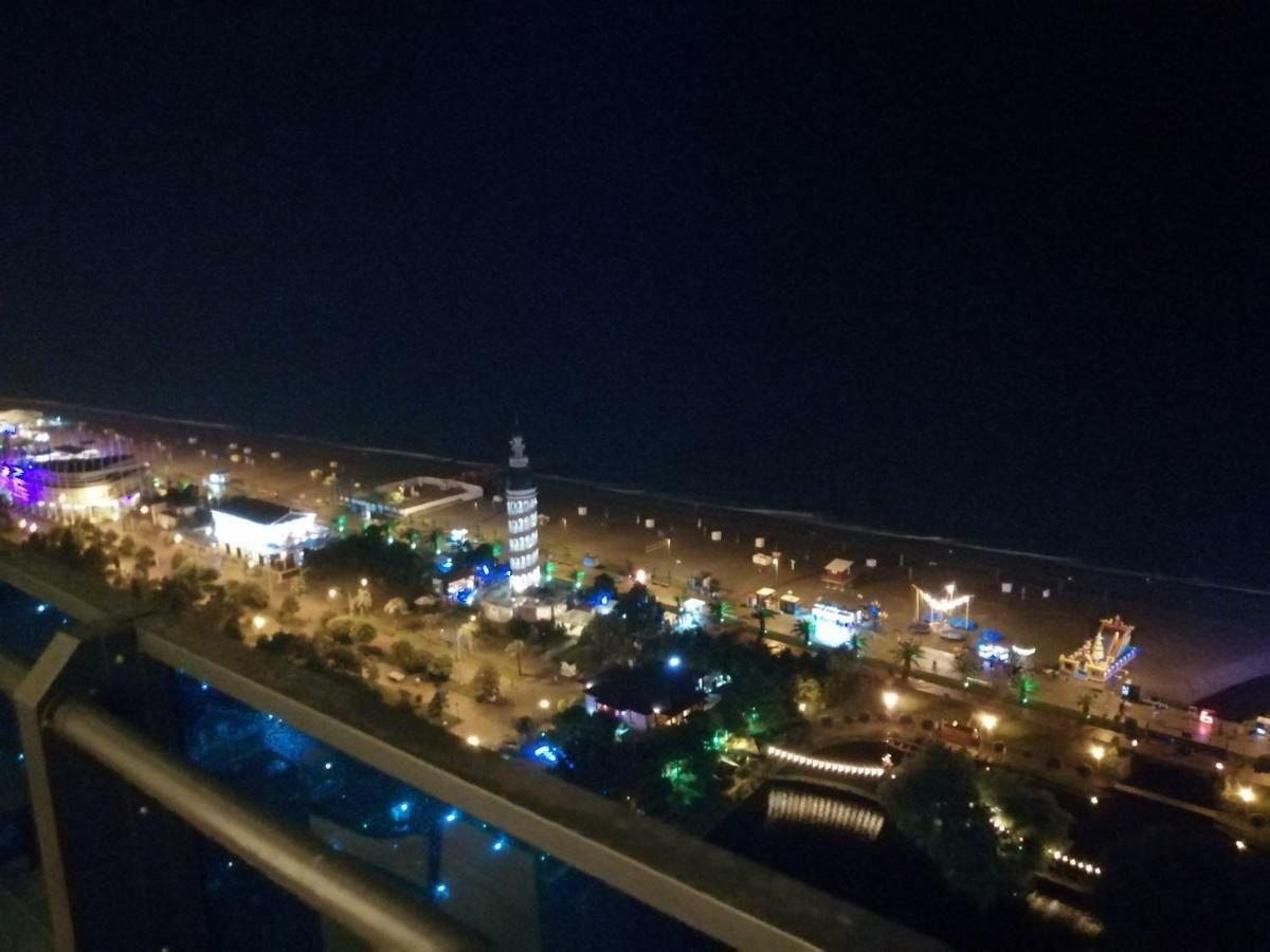 באטומי Lamar Hotel מראה חיצוני תמונה