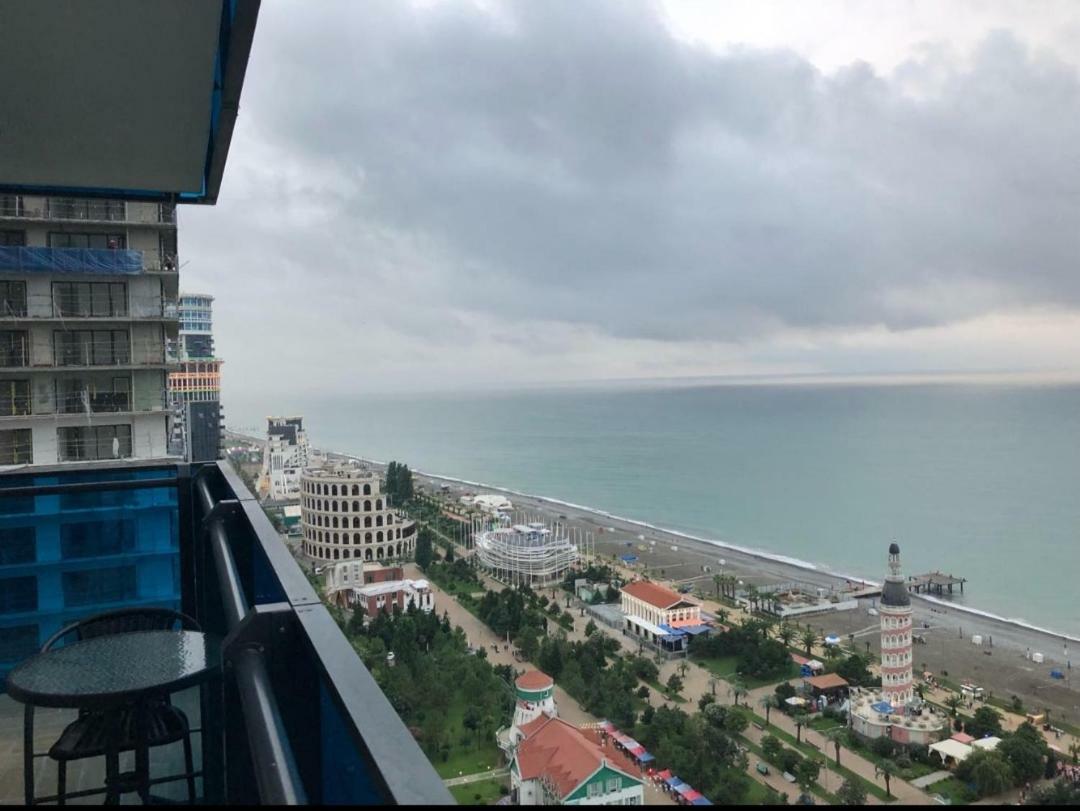 באטומי Lamar Hotel מראה חיצוני תמונה